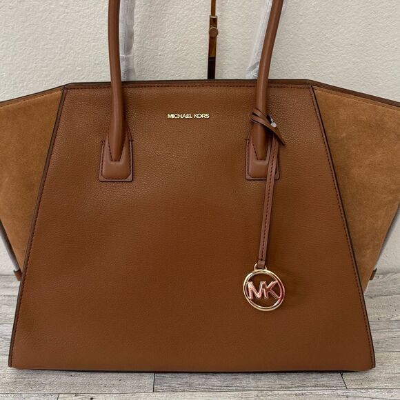 Michael Kors Avril Extra Large Tote NWT - Picture 3 of 13